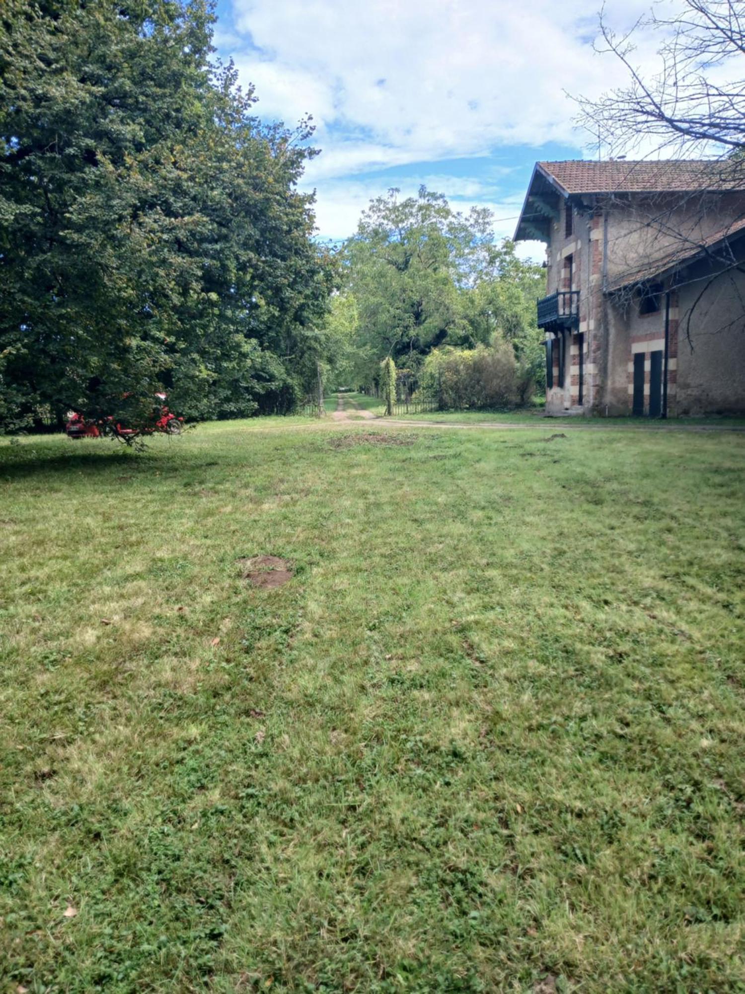 Chateau De Maucouvent Challuy