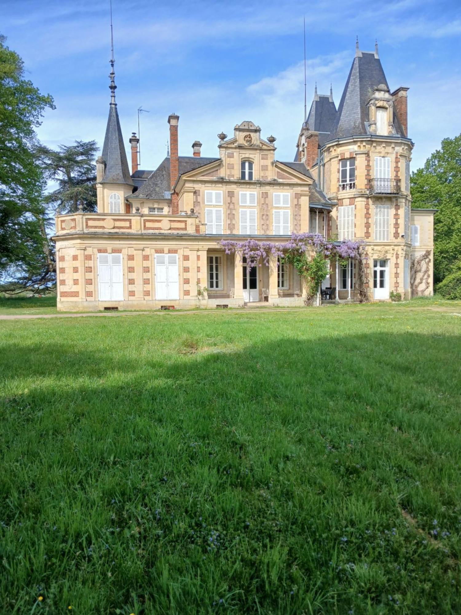 Chateau De Maucouvent *